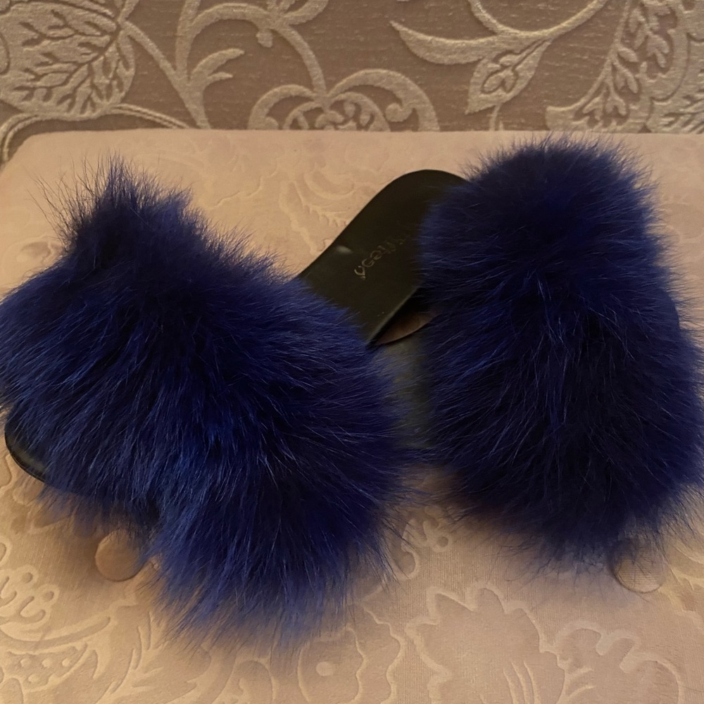 Furry Blue Slides Size 7.5 - Picture 4 of 4